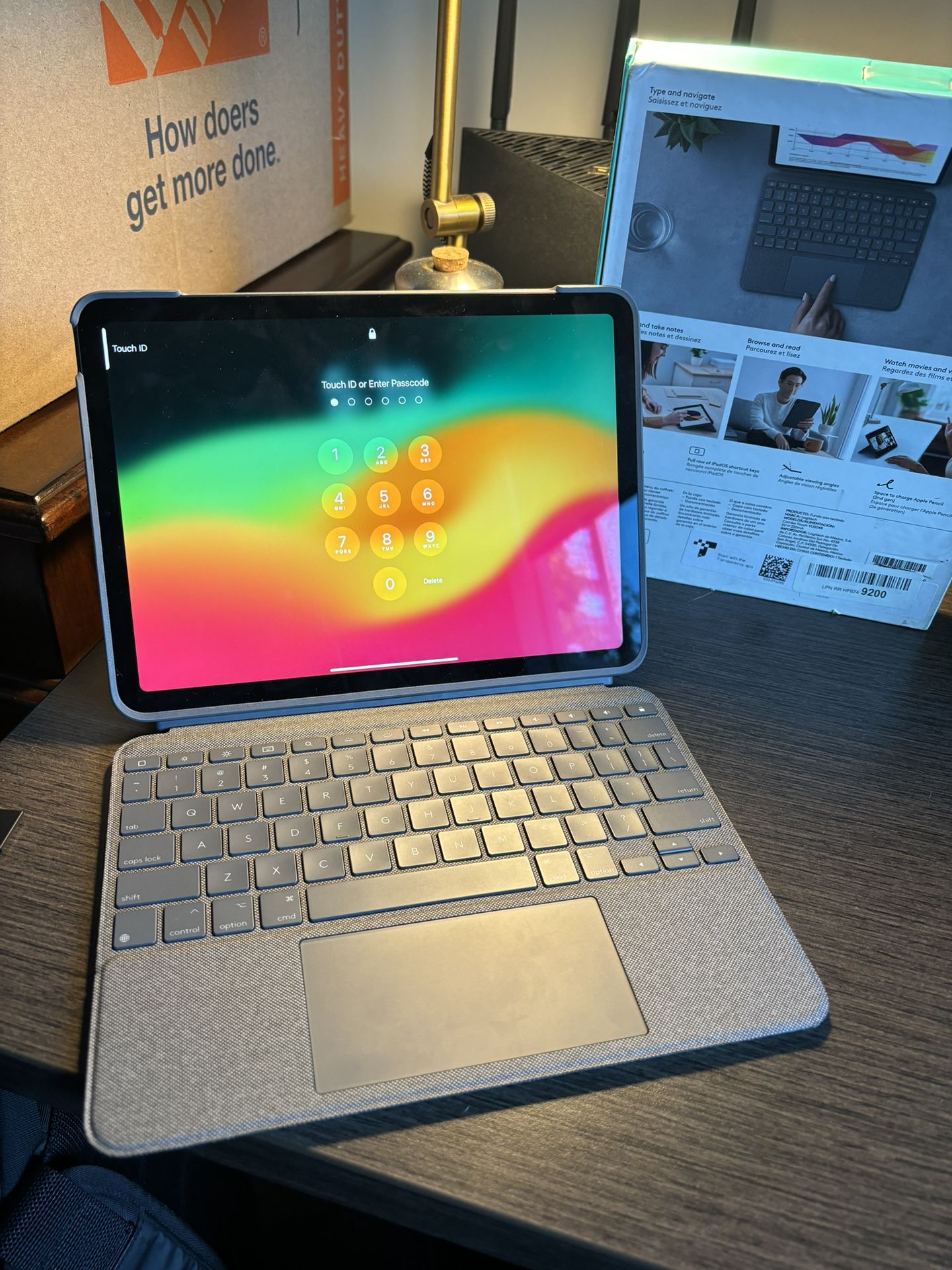 Logitech Combo Keyboard Case iPad