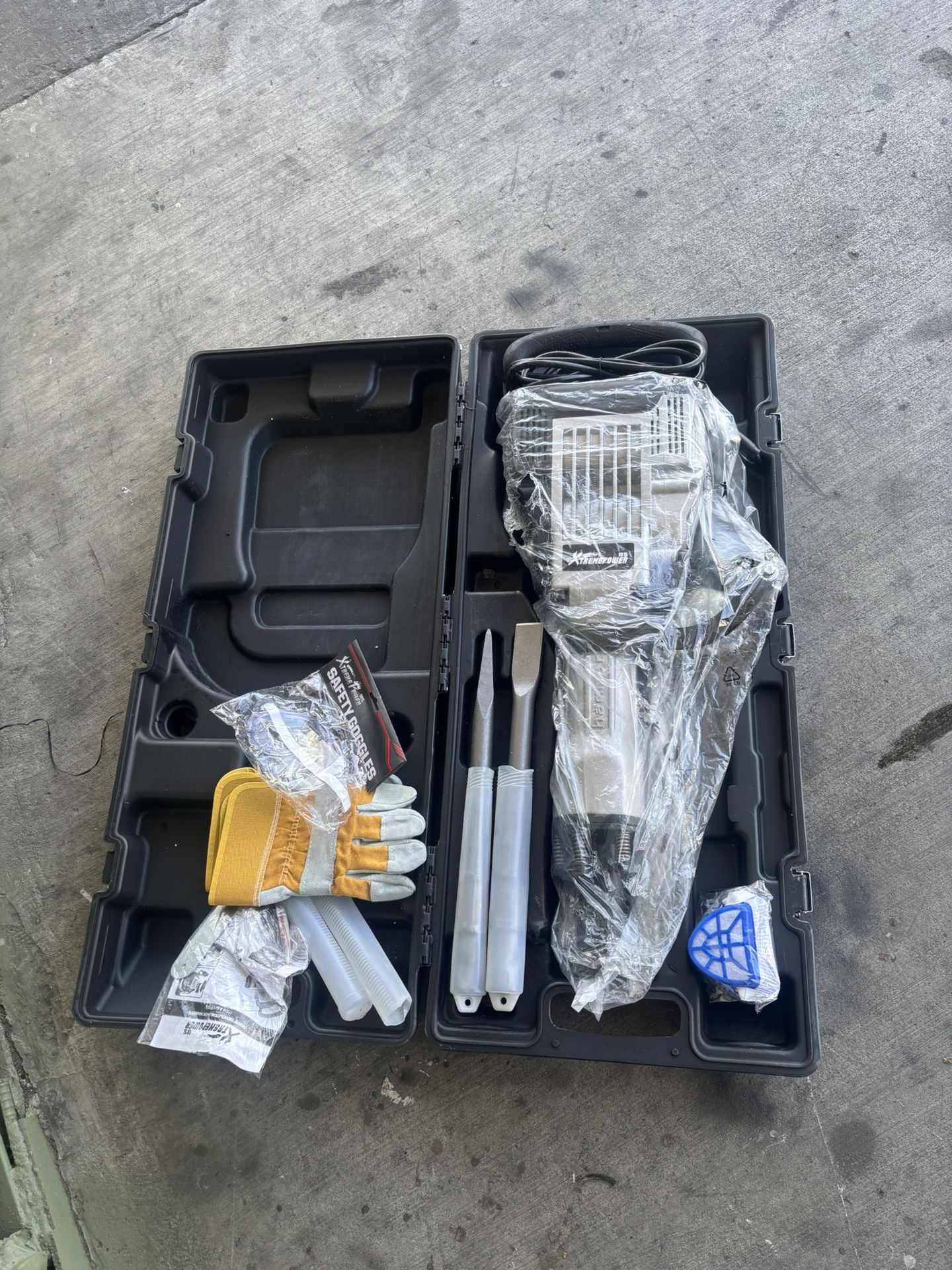 2800 Watt Heavy Duty Electric Demolition Hammer Tool Kit, 26.5 x 8.75 Inches, for Breaking Concrete