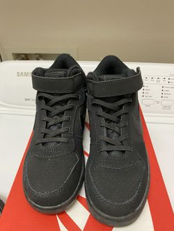 New Nike Sneaker Size 2 Youth