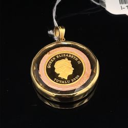 18KT Yellow Gold Bezel Queen Elizabeth II Pendant 7.60g I-1042