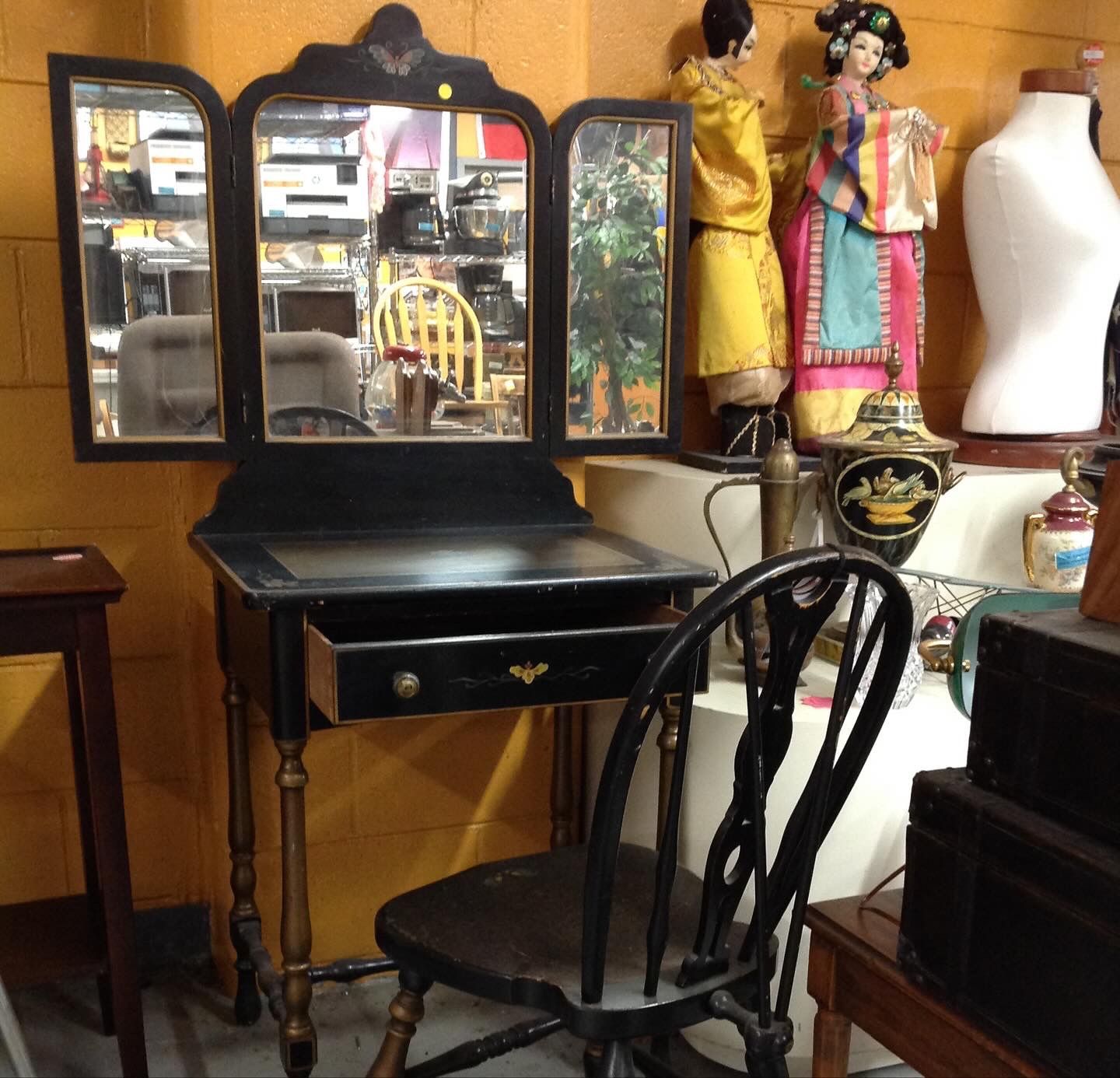 Rare Vanity w/ Tri Fold Mirror And Chair By Quaint American Furniture Stickly Bros. Co For Sale