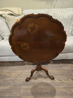Mahogany Tilt-Top Pie Crust Side Table