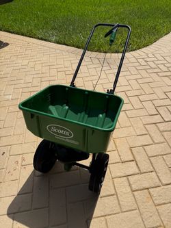 Scott’s 2000 seed spreader