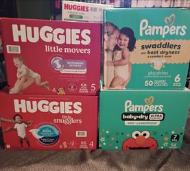 Cajas de pañales cantidad y talla en la fotografía $28 la caja el precio es firme