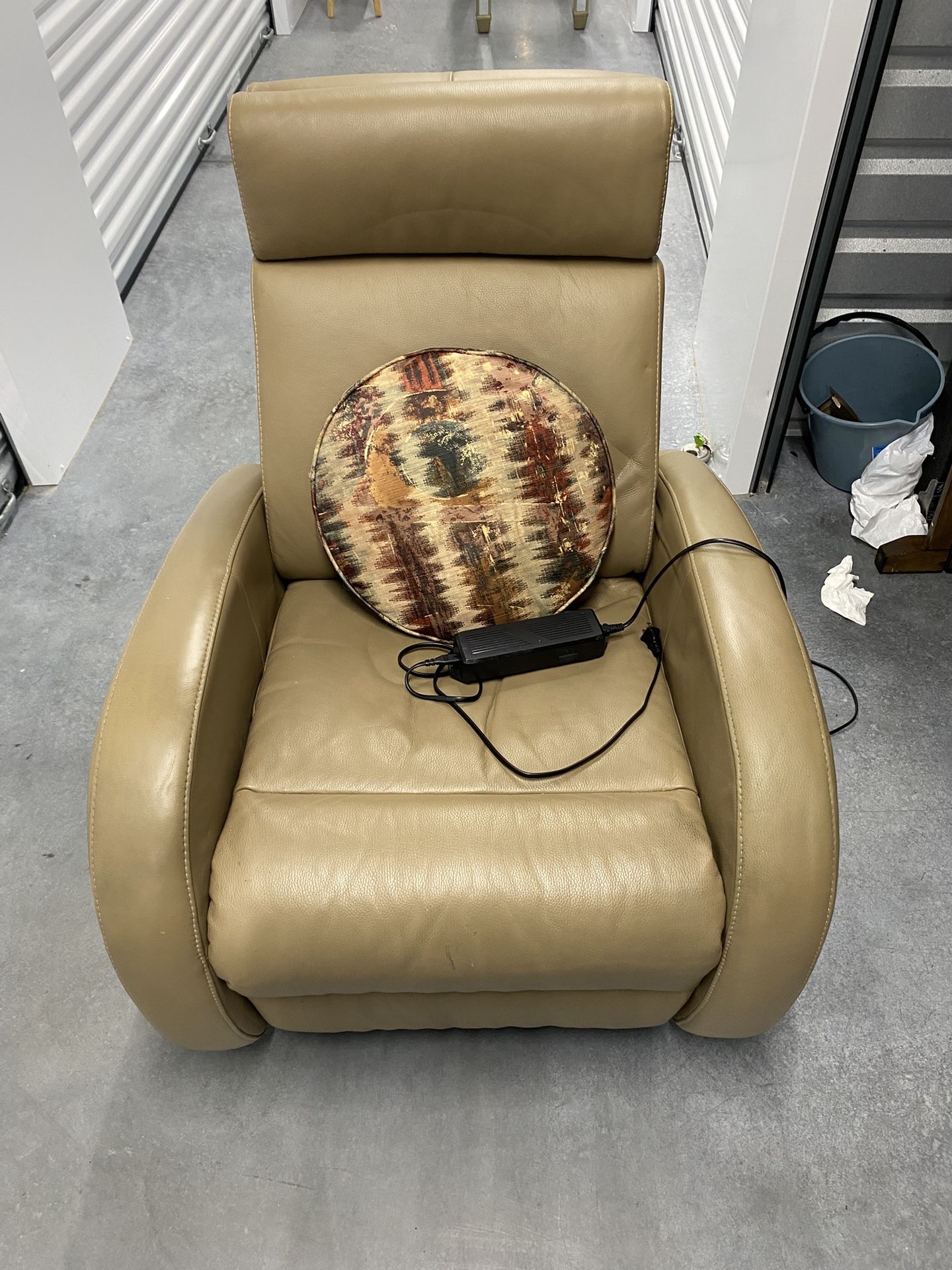 Fully electrical recliner with lift