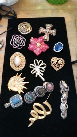 Jewelry brooches