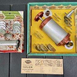 2 Vintage Betty Crocker Mirro Cookie Pastry Cookie Press 20 Discs 4 Tips