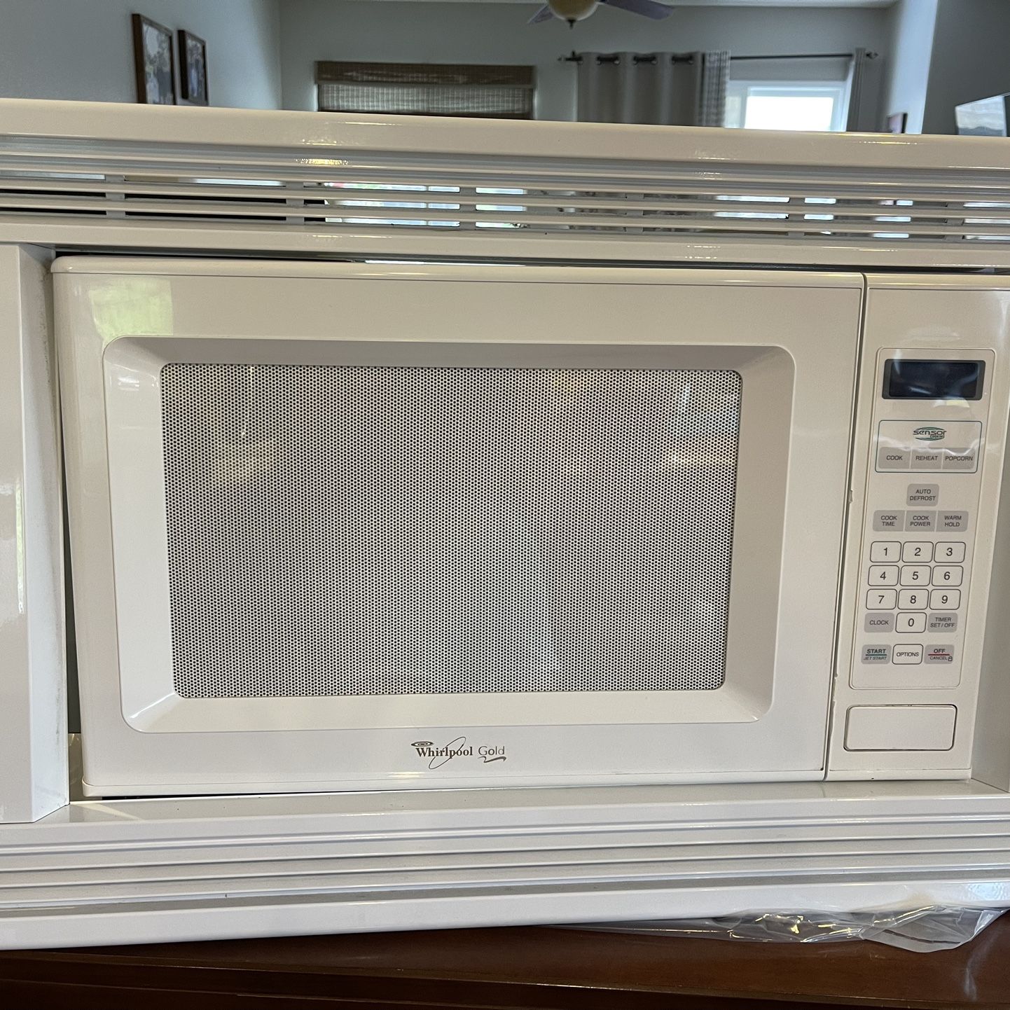 Whirlpool Gold Microwave for Sale in Jurupa Valley CA OfferUp