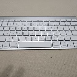 APPLE KEYBOARD 