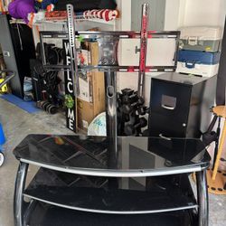 TV Stand (Free)