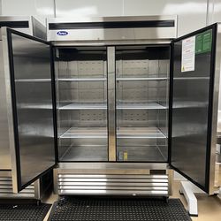 Restaurant refrigerator