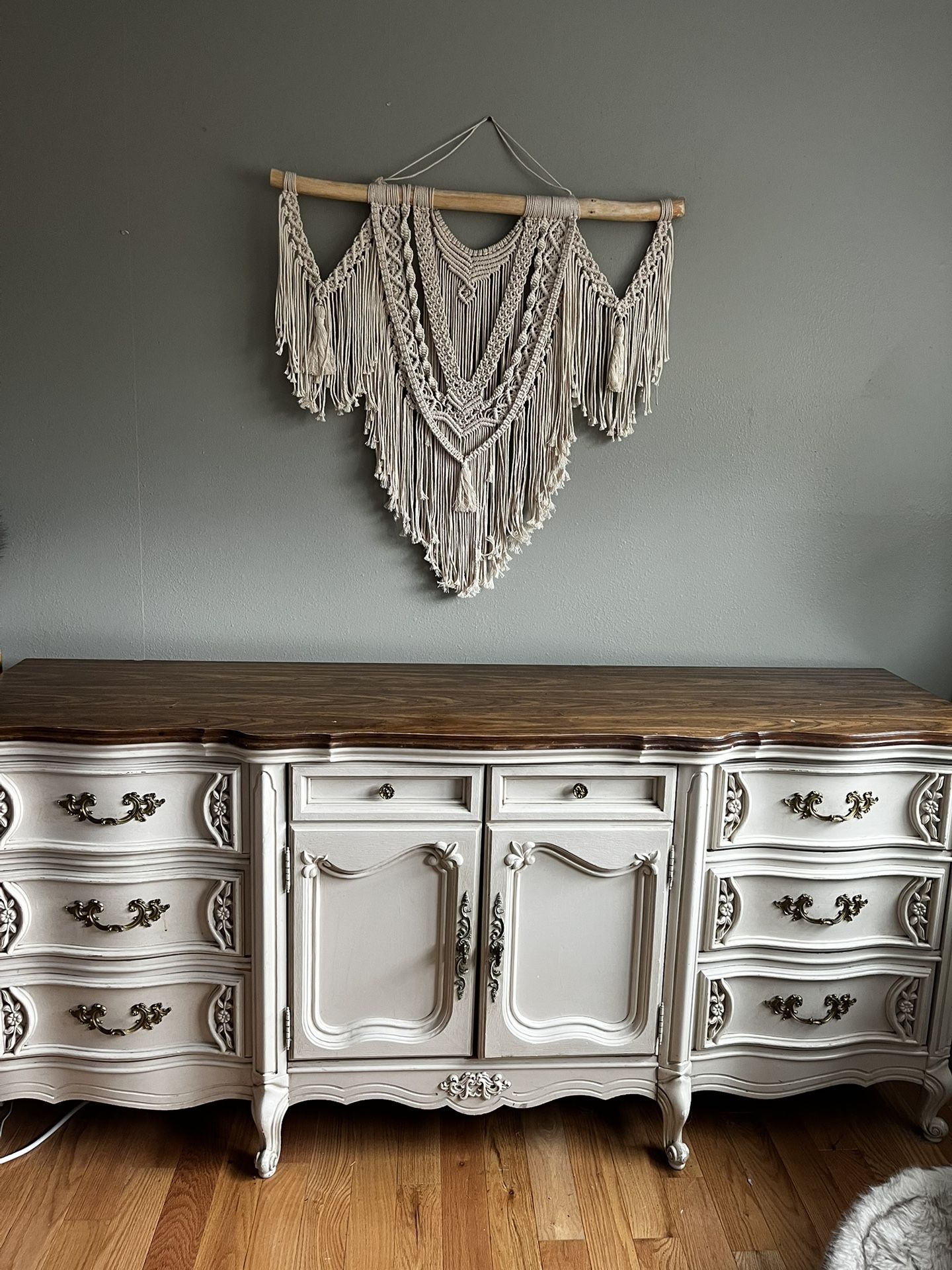 French Dresser