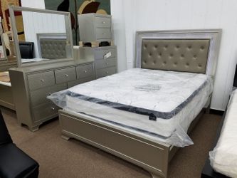 Free local delivery B4300 LYSSA Queen size 5pc bedroom special