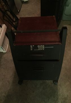 Rolling file cabinet