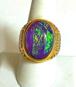 Vintage Gold Tone Ring with Iridescent Purple and Green Stone Size 9