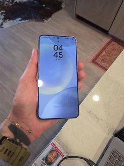 Brand new Galaxy 24+ with ZAGG case and privacy screen