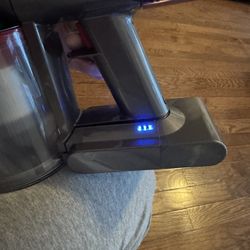DYSON 8 Vacuum Free