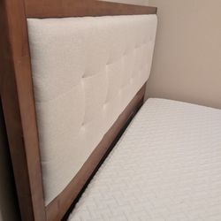 Queen Size Bed With Mattress 