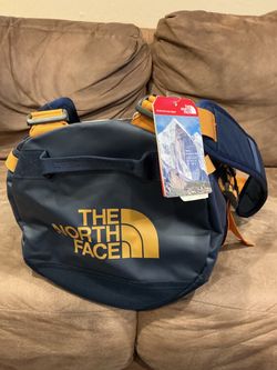 The North Face Base Camp Duffel XS – New With Tags – Navy/Orange