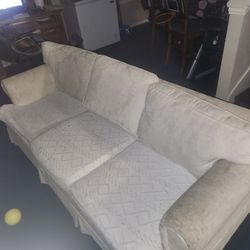 Large Couch With Pullout Bed