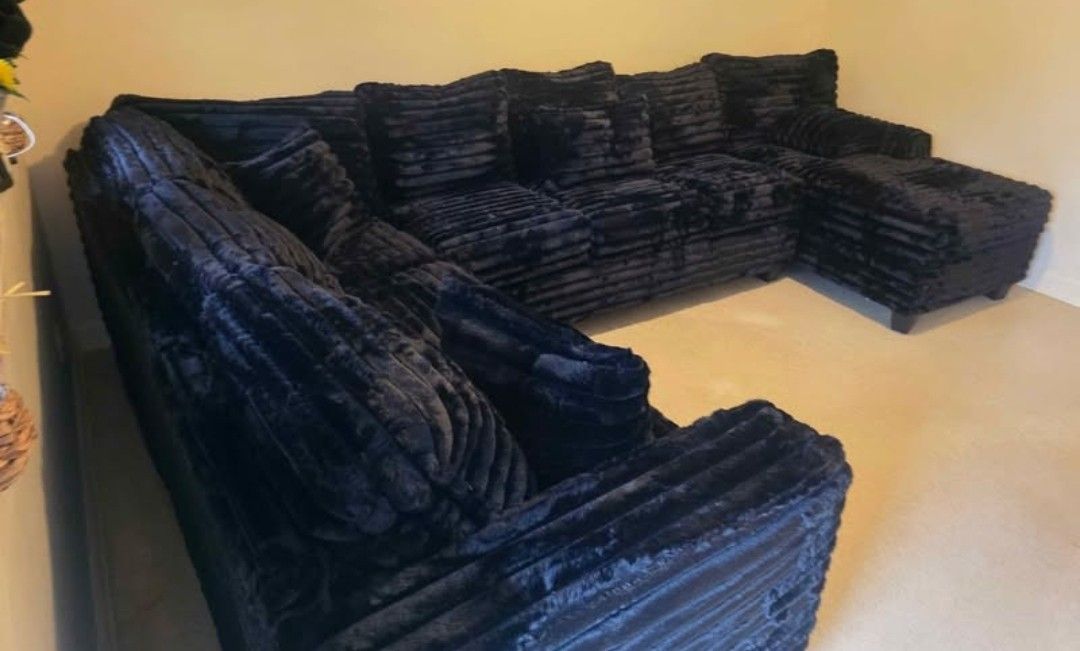 Customer Appreciation! Brand New Artisan 3pc Wham Black XL RAF Sectional! π₯(TAX INCLUDED)