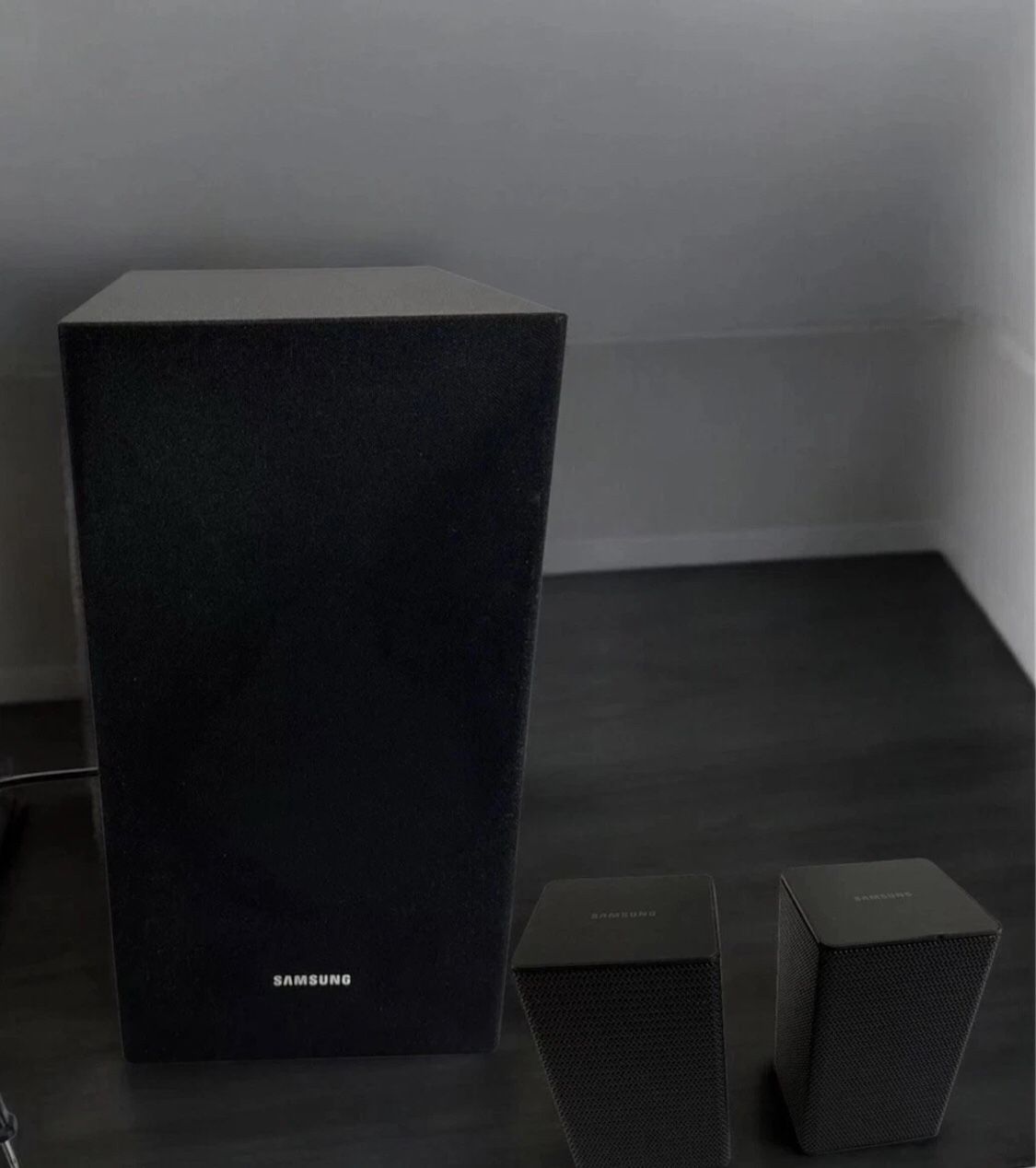 Samsung PSWA87B Subwoofer with PSSM10 Wireless Surround Sound Speakers