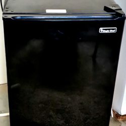 Magic Chef Compact Mini Refrigerator with Freezer Compartment

