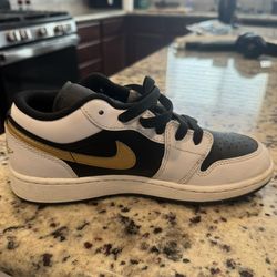 Kids Nikes Size 4Y