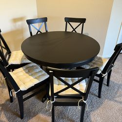 Expandable Dining Table and 6 Chairs With Cushion