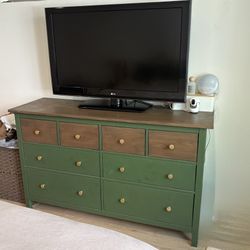 Green Custom Solid Wood 8-Drawer Dresser 