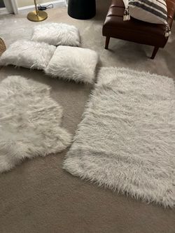 Pillows and rugs, white fur