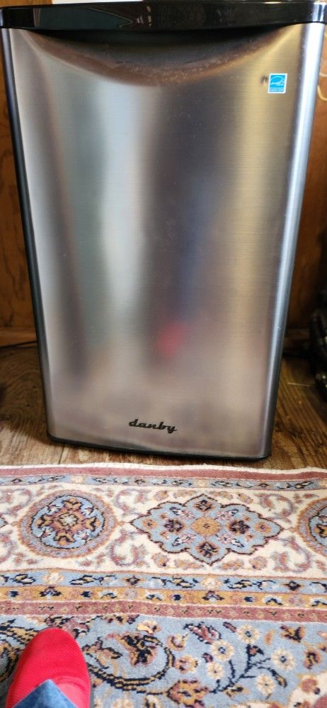 Dandy Mini Refrigerator