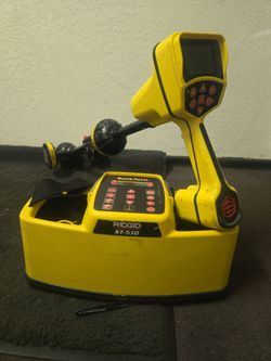 SeekTech SR-20 Utility Pipe Locator/Receiver and SeekTech ST-510 Underground Cable Locator Transmitter Bundle