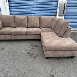 Beautiful Brown sectional delivery available!🚚