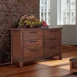 Beautiful New Classic Furniture Cagney Chestnut 6 Drawer Dresser