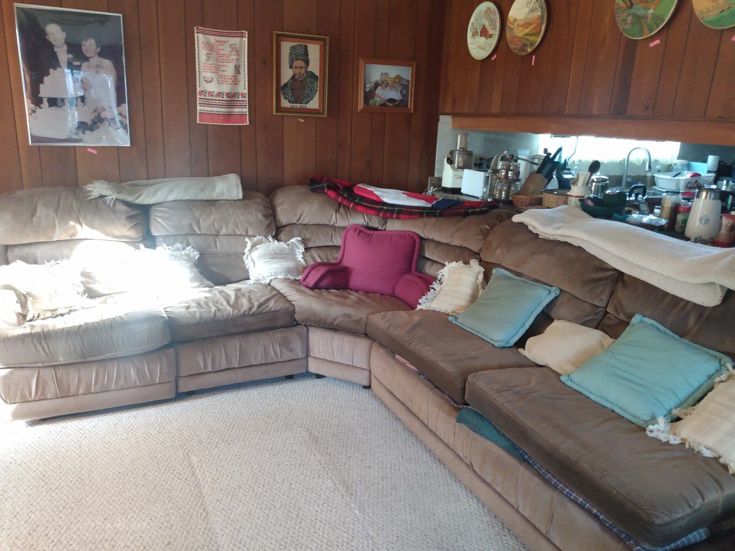Four Piece Sectional including Sleeper unit