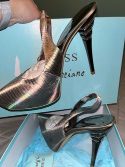 Ladies Guess Heels bronze Color