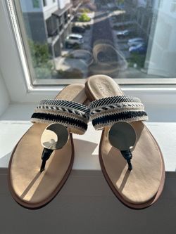 Woman’s sandals size 8