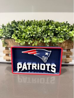 Patriots box sign