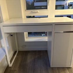 IKEA Micke Desk