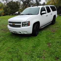 Chevy Suburban 4x4 2013 128 000 Miles