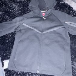 nike tech hoodie (small)