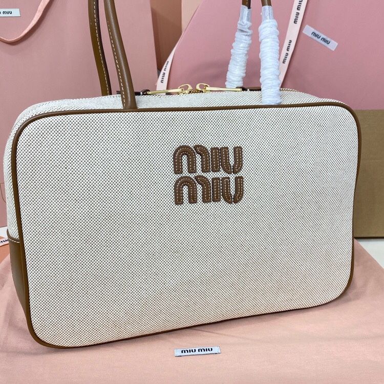 Miu's new canvas briefcase 