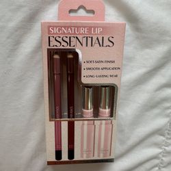 Essentials Signature Lips Set