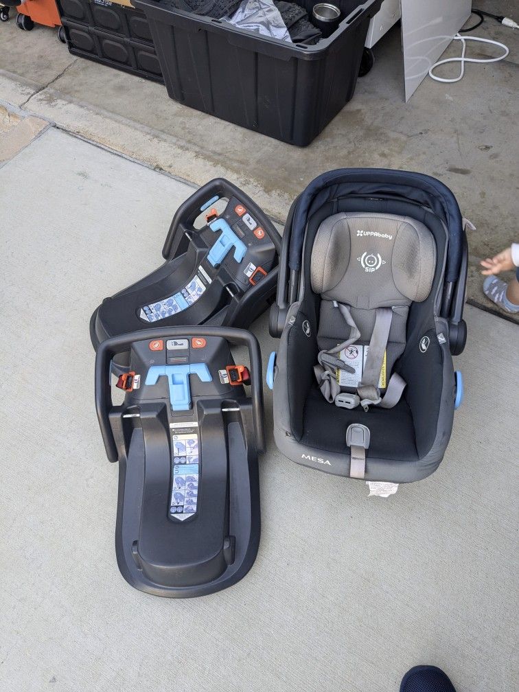 Uppababy Car Seat + 2 Car Seat Base
