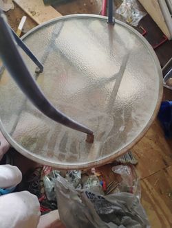 2 Glass Corner Tables/2 Steel Corner Tables 