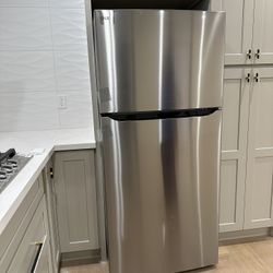 Open Box Brand New LG 30” Top Freezer Refrigerator 