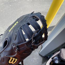 A2000 First Base Glove 