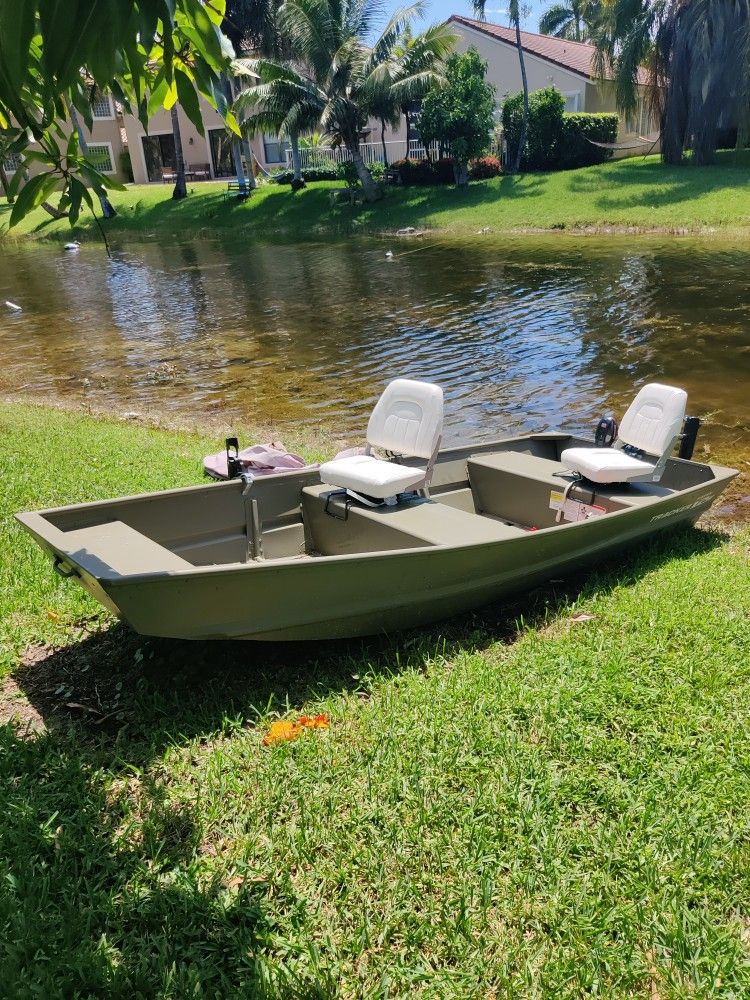 12 Ft. Tracker Jon Boat With Everything. Excellent Condition!!! 