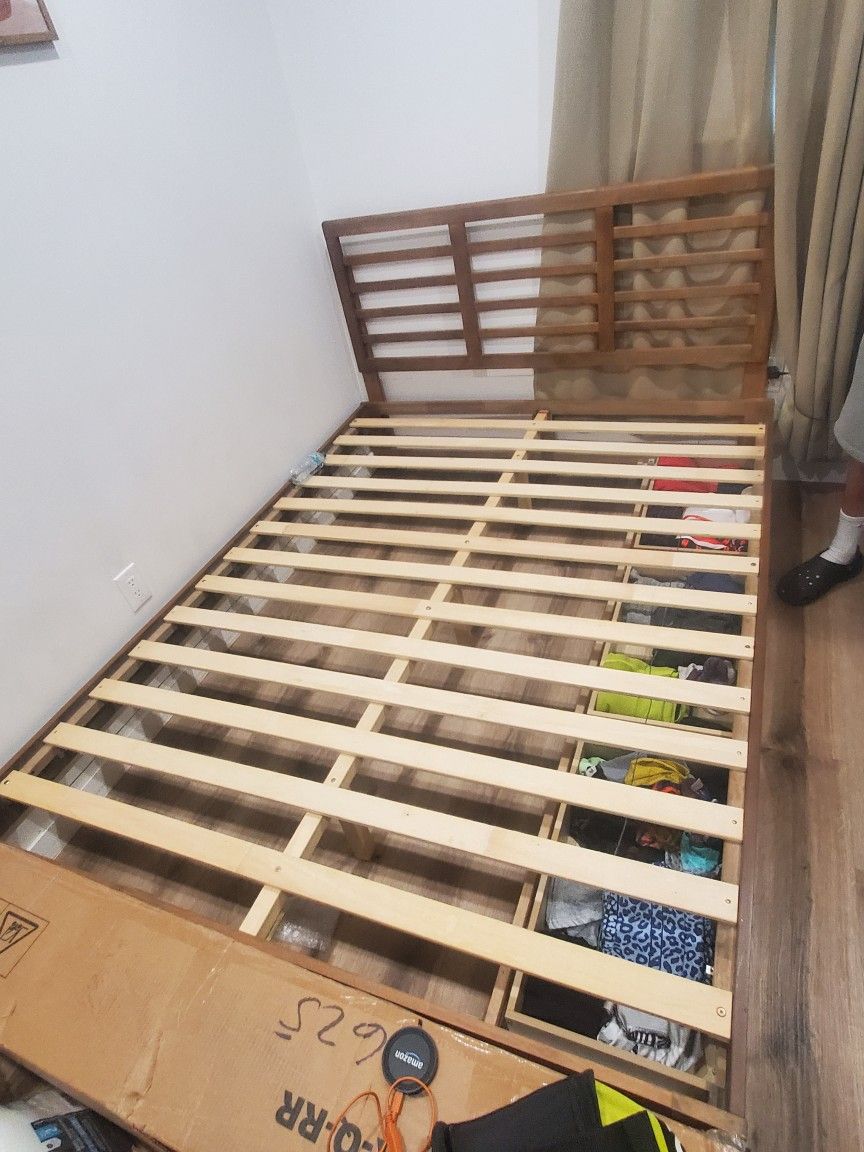 Queen Size Bed With Storage